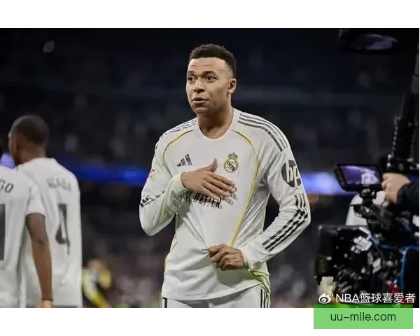 哈里凯恩与基利安姆巴佩共享盖德穆勒奖 荣膺年度最佳射手